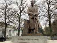 建物, 屋外, 時計, ストリート が含まれている画像
AI 生成コンテンツは誤りを含む可能性があります。