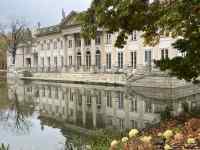 屋外, 建物, 水, 草 が含まれている画像
AI 生成コンテンツは誤りを含む可能性があります。