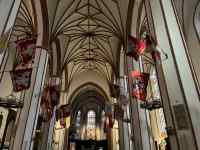 建物, 時計, 部屋, 大きい が含まれている画像
AI 生成コンテンツは誤りを含む可能性があります。