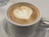 カップに入った飲み物
AI 生成コンテンツは誤りを含む可能性があります。