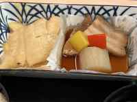 食品, テーブル, ベッド, 猫 が含まれている画像
AI 生成コンテンツは誤りを含む可能性があります。