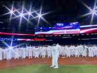 スタジアムの観客席
AI 生成コンテンツは誤りを含む可能性があります。