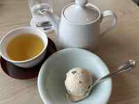 皿の上にあるコーヒー
AI 生成コンテンツは誤りを含む可能性があります。