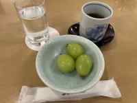 皿の上の食事と飲み物
AI 生成コンテンツは誤りを含む可能性があります。