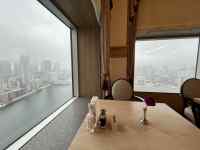 窓のある部屋
AI 生成コンテンツは誤りを含む可能性があります。