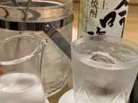 ガラスのコップに入った飲み物
AI 生成コンテンツは誤りを含む可能性があります。