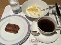 皿の上にあるコーヒー
AI 生成コンテンツは誤りを含む可能性があります。