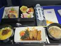 台の上にある食事
AI 生成コンテンツは誤りを含む可能性があります。