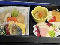 プラスチック容器に入っているサラダ
AI 生成コンテンツは誤りを含む可能性があります。