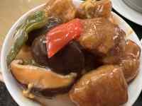 皿に盛られた食べ物
AI 生成コンテンツは誤りを含む可能性があります。