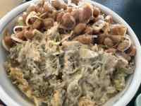 ボウルに入った料理
AI 生成コンテンツは誤りを含む可能性があります。