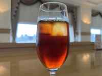 ワイングラスに入った飲み物
AI 生成コンテンツは誤りを含む可能性があります。