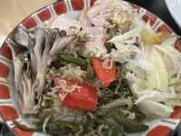 サラダと肉料理
AI 生成コンテンツは誤りを含む可能性があります。