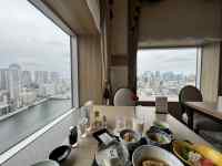 窓から見たキッチン
AI 生成コンテンツは誤りを含む可能性があります。