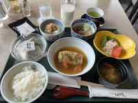 テーブルの上にあるいろんな料理
AI 生成コンテンツは誤りを含む可能性があります。