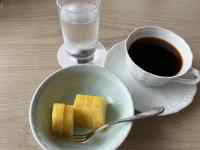 テーブルの上にあるコーヒー
AI 生成コンテンツは誤りを含む可能性があります。