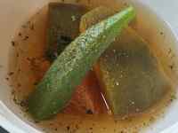 皿の上の食べ物
AI 生成コンテンツは誤りを含む可能性があります。