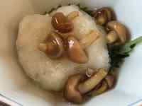 皿の上にある揚げ物
AI 生成コンテンツは誤りを含む可能性があります。