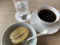 皿の上にあるコーヒー
AI 生成コンテンツは誤りを含む可能性があります。