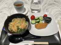 皿の上の料理と飲み物
AI 生成コンテンツは誤りを含む可能性があります。