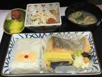 テーブルの上の食べ物
AI 生成コンテンツは誤りを含む可能性があります。