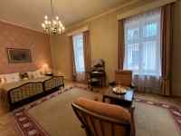 暖炉のあるリビングルーム
AI 生成コンテンツは誤りを含む可能性があります。