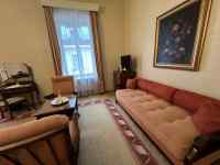 暖炉とベッドのある部屋
AI 生成コンテンツは誤りを含む可能性があります。