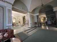 屋内, 建物, 部屋, 窓 が含まれている画像
AI 生成コンテンツは誤りを含む可能性があります。