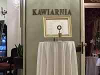 シャワーカーテンがかかった部屋
AI 生成コンテンツは誤りを含む可能性があります。