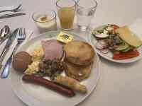 皿の上の食べ物と飲み物
AI 生成コンテンツは誤りを含む可能性があります。