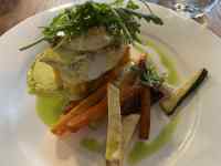 皿の上の料理
AI 生成コンテンツは誤りを含む可能性があります。