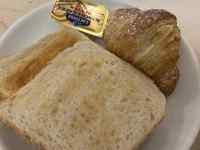 皿に盛られたパン
AI 生成コンテンツは誤りを含む可能性があります。