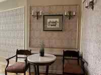 屋内, 部屋, テーブル, 椅子 が含まれている画像
AI 生成コンテンツは誤りを含む可能性があります。