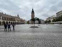 建物の前の広場
AI 生成コンテンツは誤りを含む可能性があります。