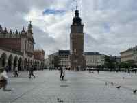 屋外, 建物, 時計, 水 が含まれている画像
AI 生成コンテンツは誤りを含む可能性があります。