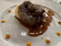 皿の上のデザート
AI 生成コンテンツは誤りを含む可能性があります。