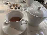 テーブルの上にあるコーヒー
AI 生成コンテンツは誤りを含む可能性があります。