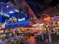 建物 が含まれている画像
AI 生成コンテンツは誤りを含む可能性があります。