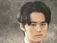 黒い髪の男
AI 生成コンテンツは誤りを含む可能性があります。