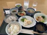 テーブルに置いている様々な料理
AI 生成コンテンツは誤りを含む可能性があります。