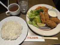 テーブルの上の食事
AI 生成コンテンツは誤りを含む可能性があります。