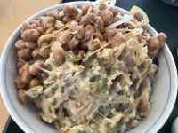 ボウルに入った料理
AI 生成コンテンツは誤りを含む可能性があります。