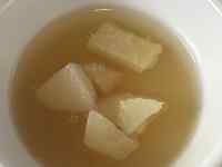 皿の上にあるスープ
AI 生成コンテンツは誤りを含む可能性があります。