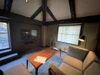 窓のある部屋
AI 生成コンテンツは誤りを含む可能性があります。