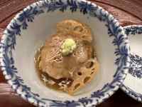 テーブル, 食品, 皿, 座る が含まれている画像
AI 生成コンテンツは誤りを含む可能性があります。