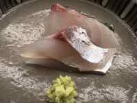 屋内, テーブル, 食品, ケーキ が含まれている画像
AI 生成コンテンツは誤りを含む可能性があります。