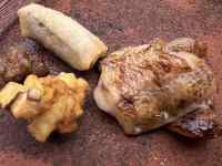 食品, 座る, テーブル, 皿 が含まれている画像
AI 生成コンテンツは誤りを含む可能性があります。