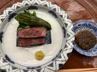 テーブル, 食品, 皿, 座る が含まれている画像
AI 生成コンテンツは誤りを含む可能性があります。