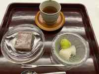 食品, テーブル が含まれている画像
AI 生成コンテンツは誤りを含む可能性があります。