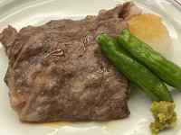 ステーキと野菜
AI 生成コンテンツは誤りを含む可能性があります。